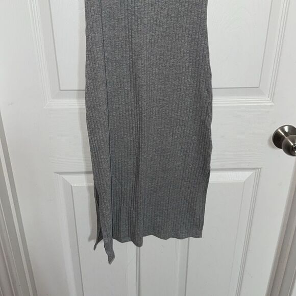 Women’s size M Gray Sleeveless soft Ribbed bodycon Dress with slits NWOT - Picture 3 of 7